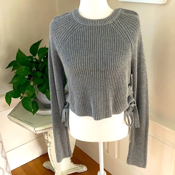 Forever 21 Sweaters - Forever 21 contemporary crop sweater size Small